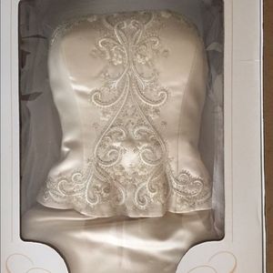 Oleg Cassini Wedding Dress size 6